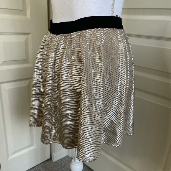Happening in the present GOLD skirt sz Small - Picture 5 of 7